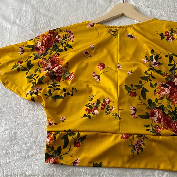 Gold Yellow Floral Drawstring Neckline Crop Top - Picture 7 of 8